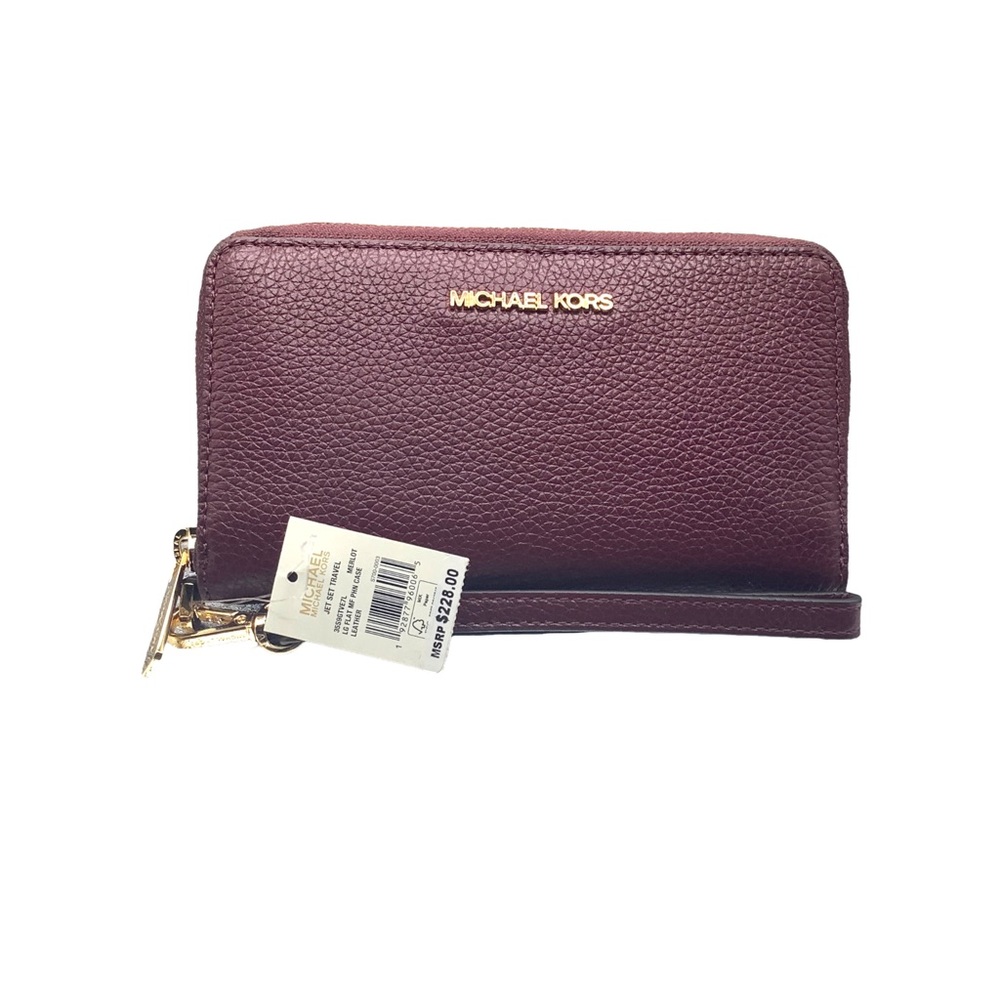 Michael Kors Large Flat Multifuncional Leather Smartphone Wristlet